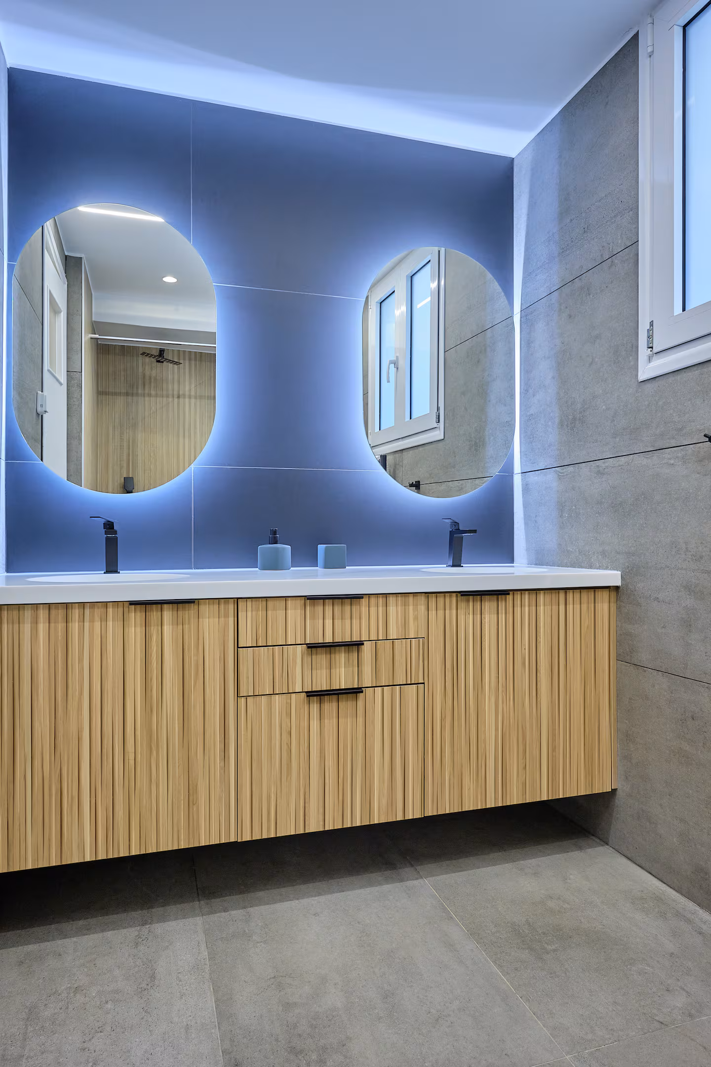 Μοντέρνο μπάνιο στο Airbnb διαμέρισμα Κολωνακίου